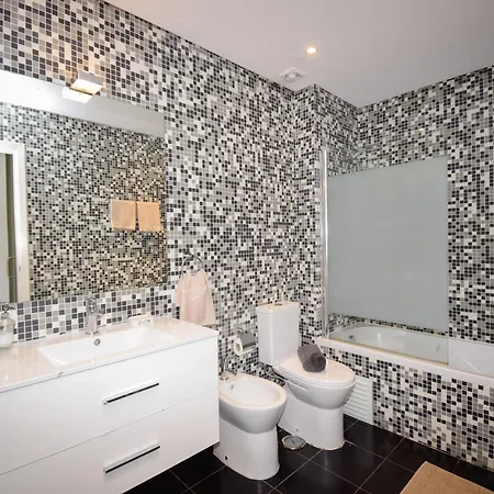 Seaside Family Townhouse - 100m From The Sea!